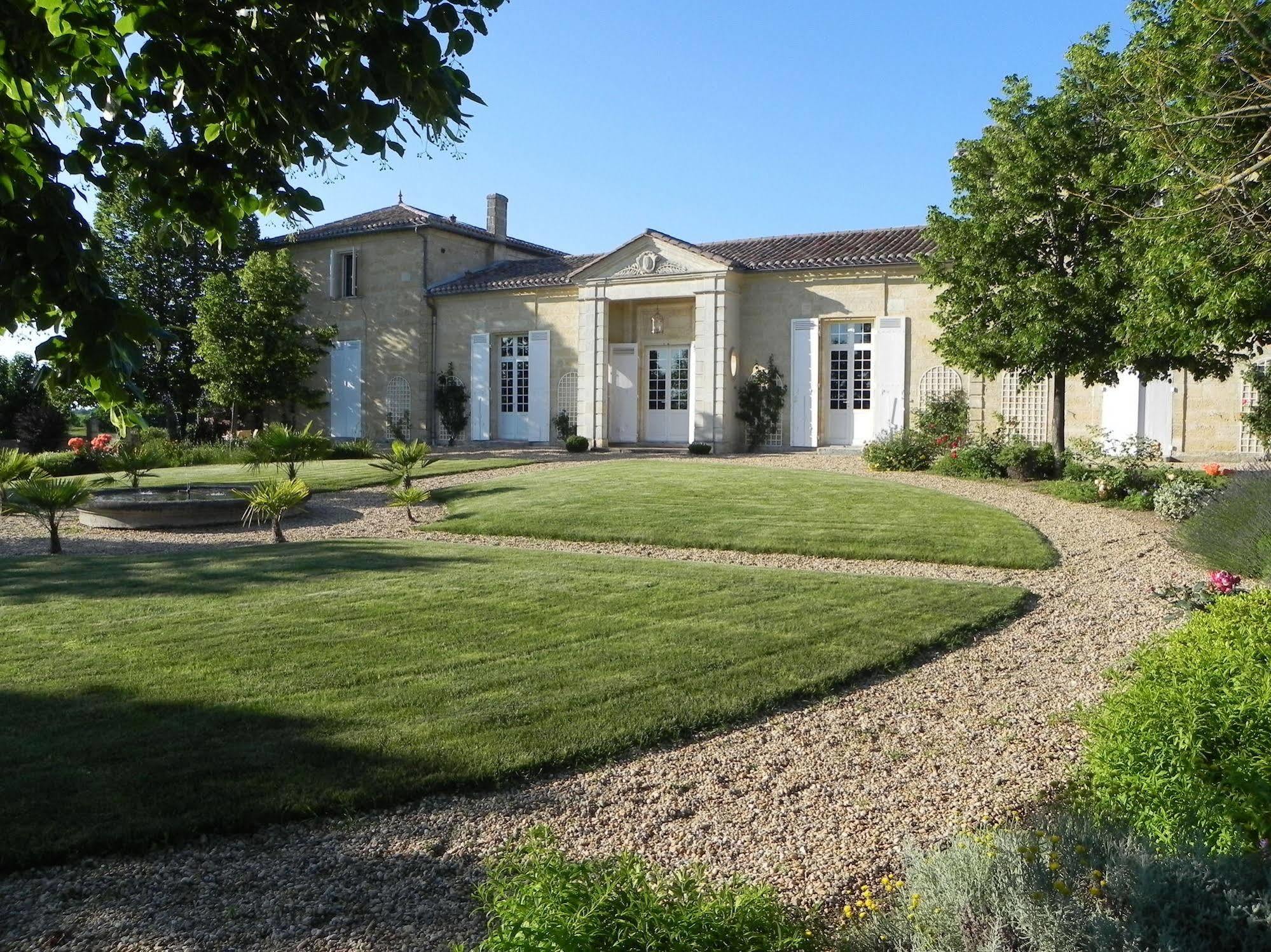 Chateau Belles Graves Bed and Breakfast Pomérols Exterior foto